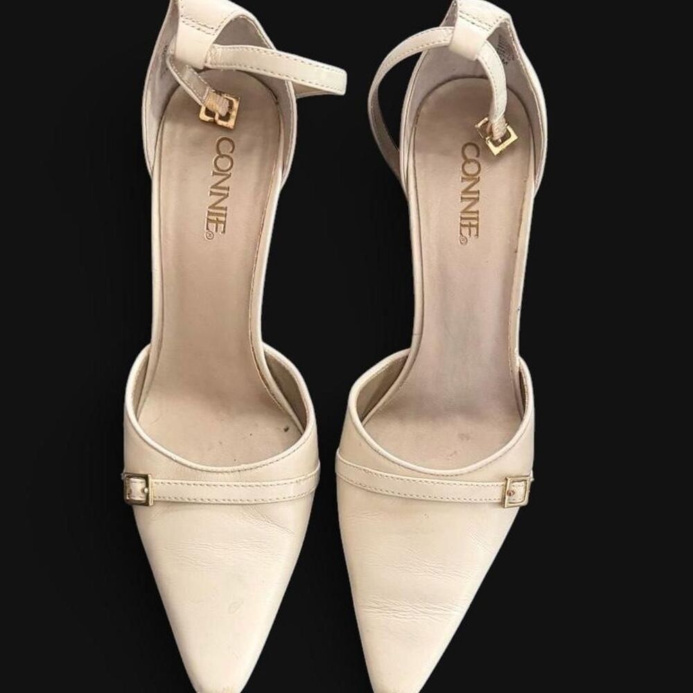 Women's Cream and White Courts